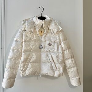 (New) Moncler White Andro Hooded 
Short Down Jacket